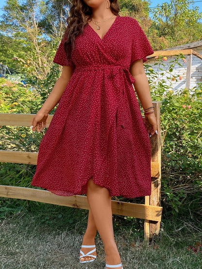 Poá Elegance – Vestido Longo Plus Size com Manga Borboleta e Amarração BelleBoo©