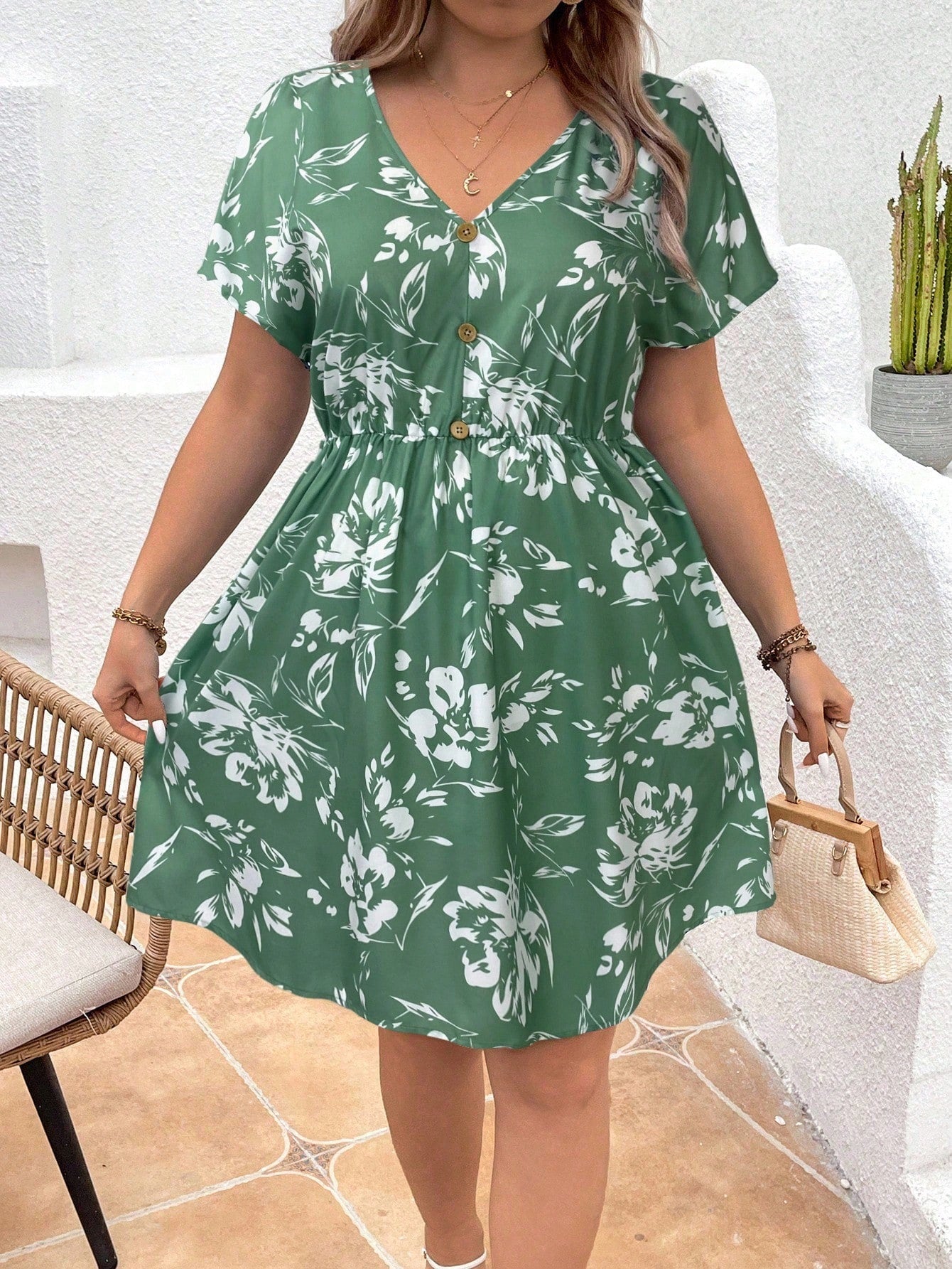 Boho Serena – Vestido Plus Size Decote V Floral de Verão BelleBoo©